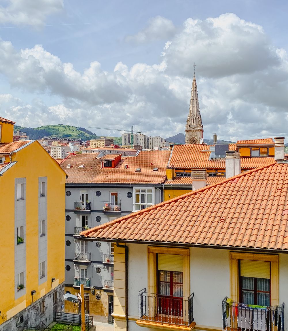 Vista de los tejados y el casco de Bilbao
